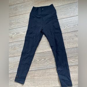 Cara Loren workout leggings with V front waist